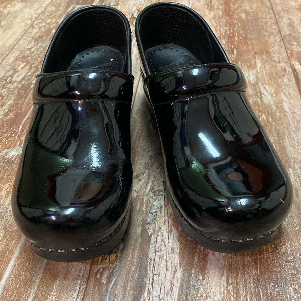 Size 39 professional Dansko shoes